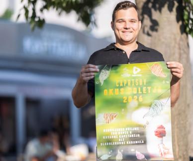 FOTO: Caprisov okus poletja 2026 je gr&scaron;ki jogurt z malinami, medom in kokosom